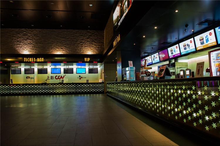 【最新案例】演繹完美相遇!優色高清液晶廣告機亮相連鎖影院!