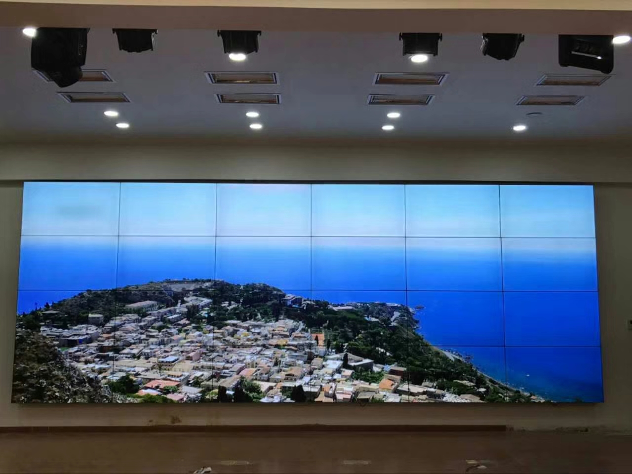 當你遇到需要移動液晶拼接屏幕時,你必須移動來做到這一點