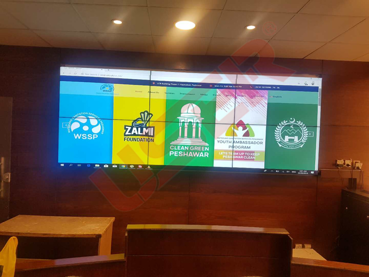 液晶拼接屏液壓前維護支架的工作原理是什么?